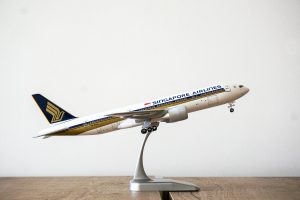 model of Singapore airlines jet